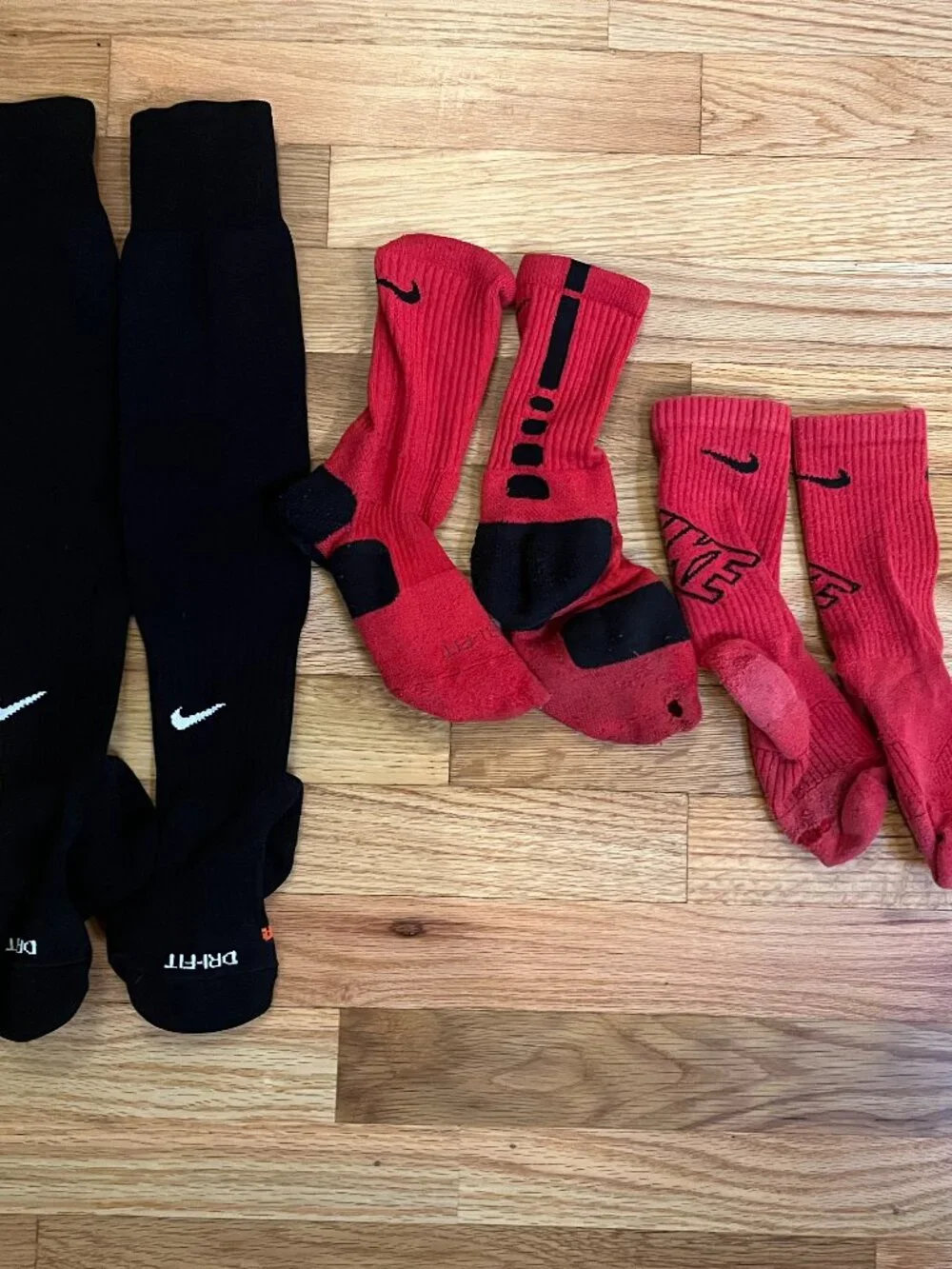 Lot of 3 pairs Men's Small 4-6 Nike Elite Basketball Crew Socks Red Black